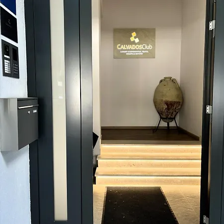 Apartament At 8 *