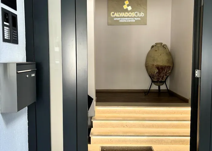 Apartment At 8 *